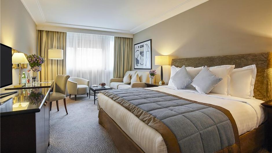 Warwick Paris Room