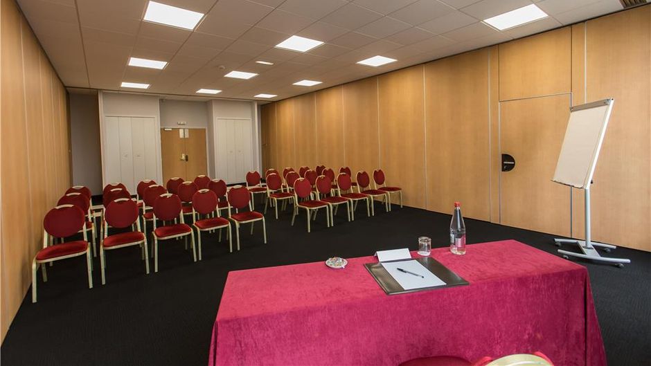 Hotel Le Paddock Meeting