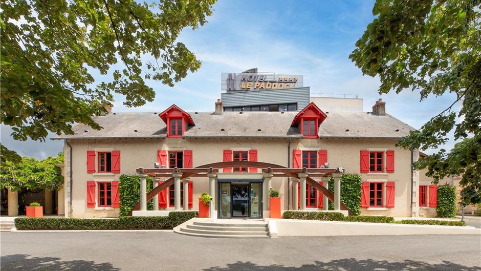 Hotel Le Paddock Exterior