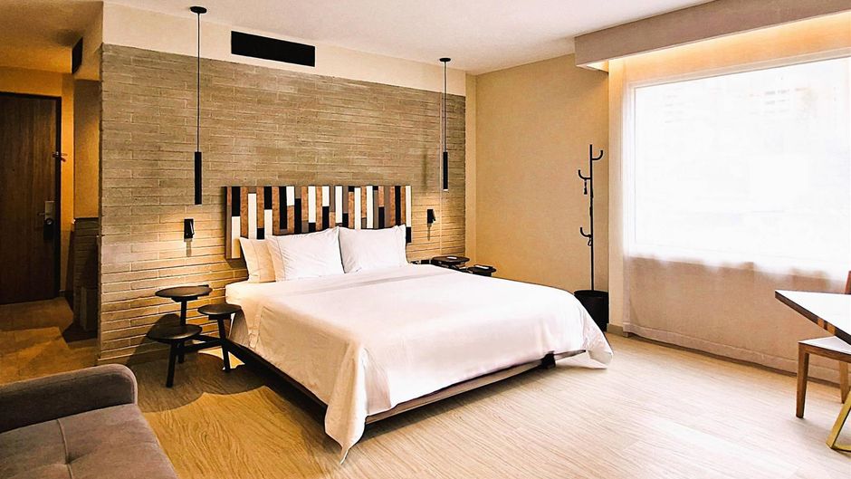 V Grand Hotel Room