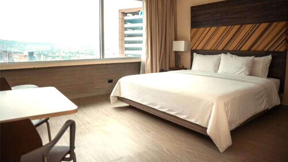 V Grand Hotel Room