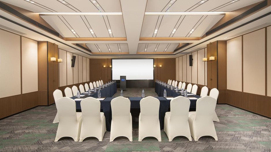Hampton Kaifeng Millennium City Park Meeting