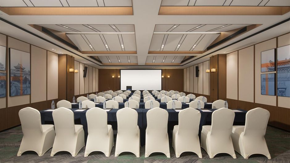 Hampton Kaifeng Millennium City Park Meeting