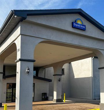 Days Inn by Wyndham Lincoln
