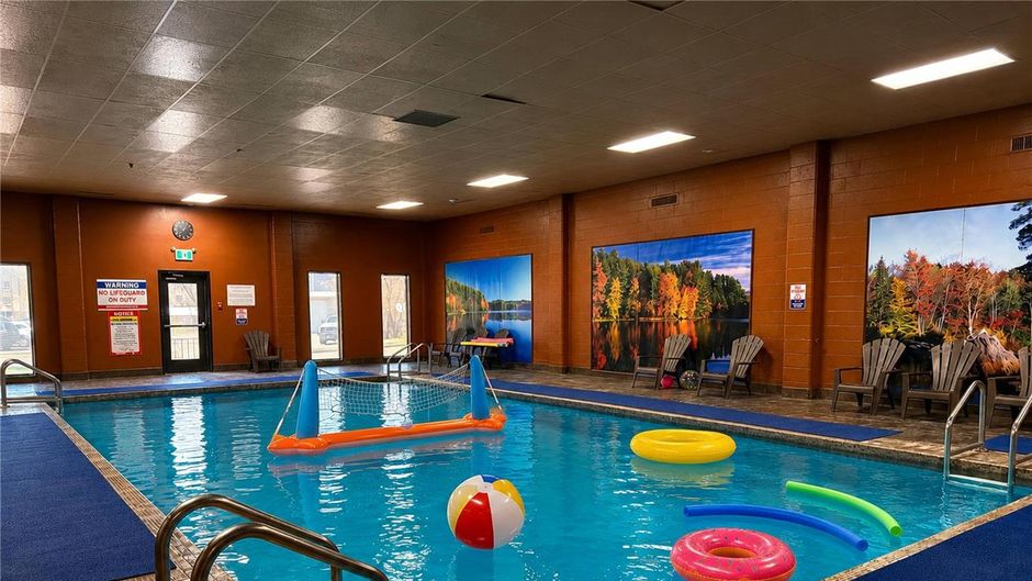 Quality Inn Fort Frances Pool