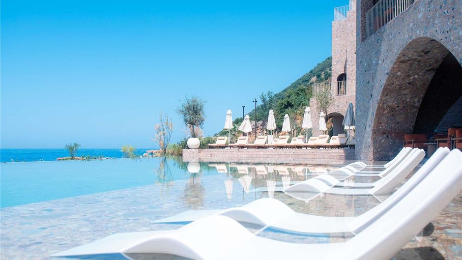 Green Coast Hotel - MGallery Collection Pool