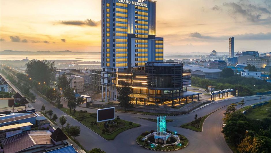Grand Mercure Batam Centre Pool