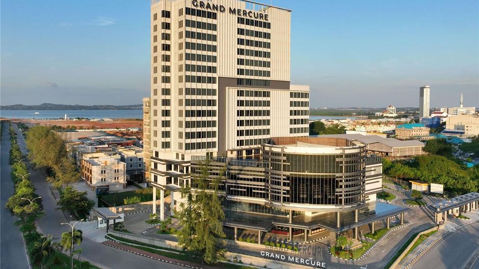 Grand Mercure Batam Centre Pool