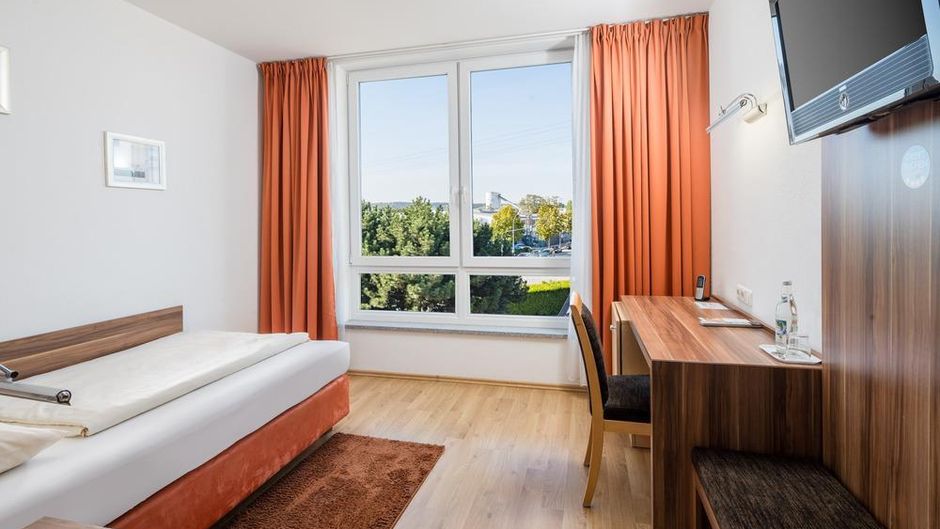 Hotel Meridian Room