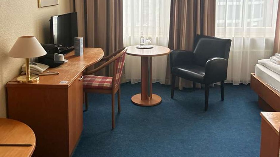 City Hotel Valois Room