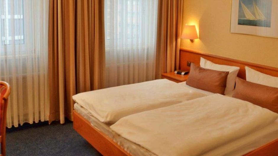 City Hotel Valois Room
