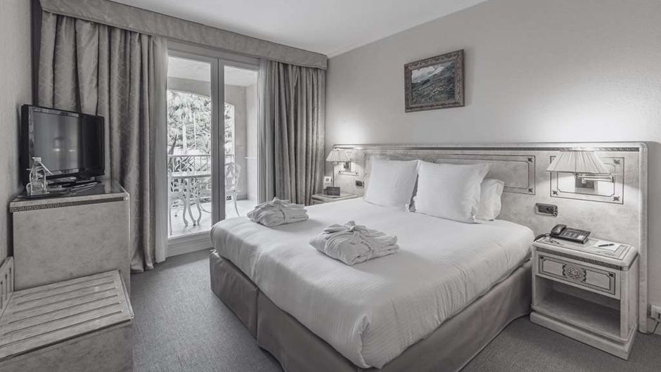 Hotel Corsica Room