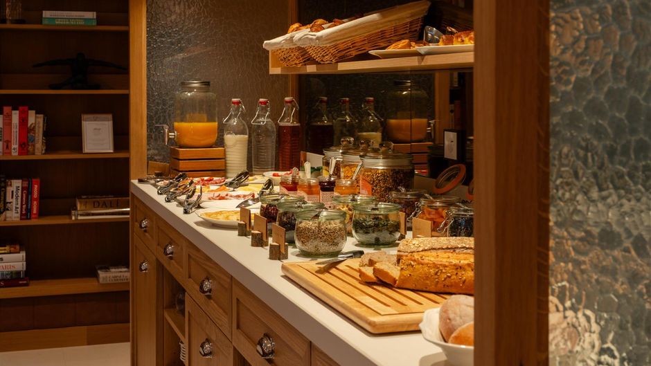 9Hotel Chelton Restaurant