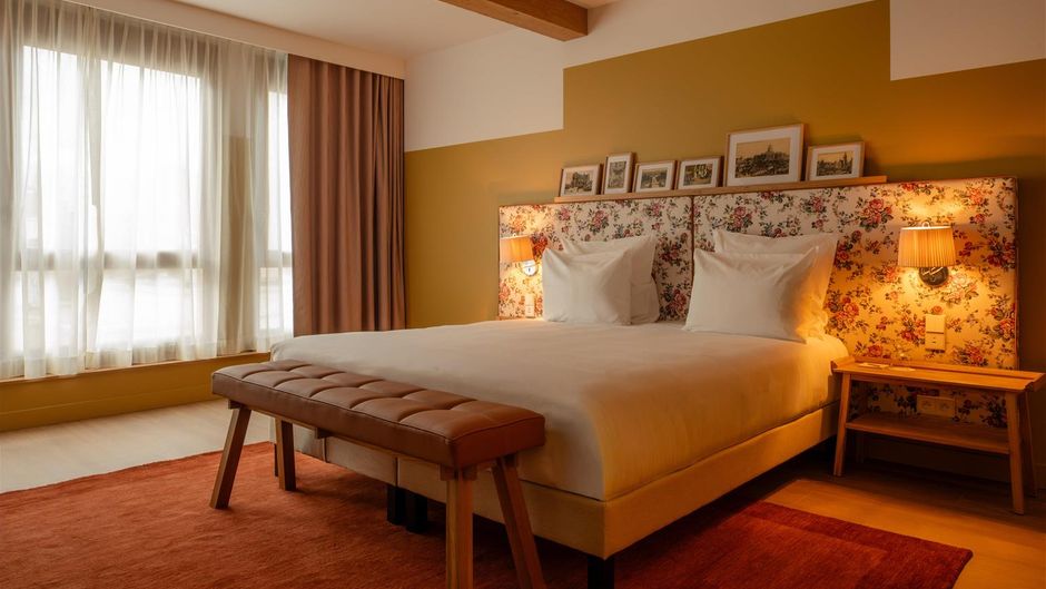9Hotel Chelton Room
