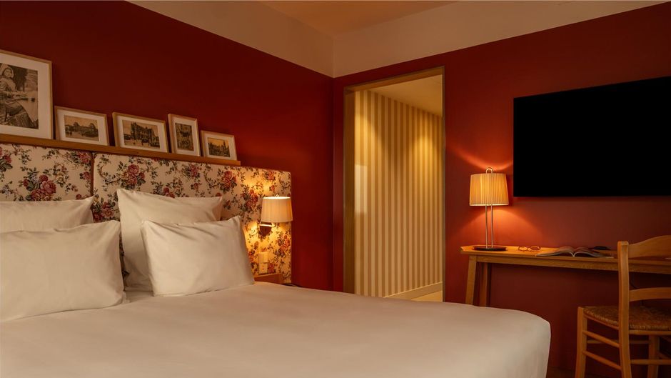 9Hotel Chelton Room