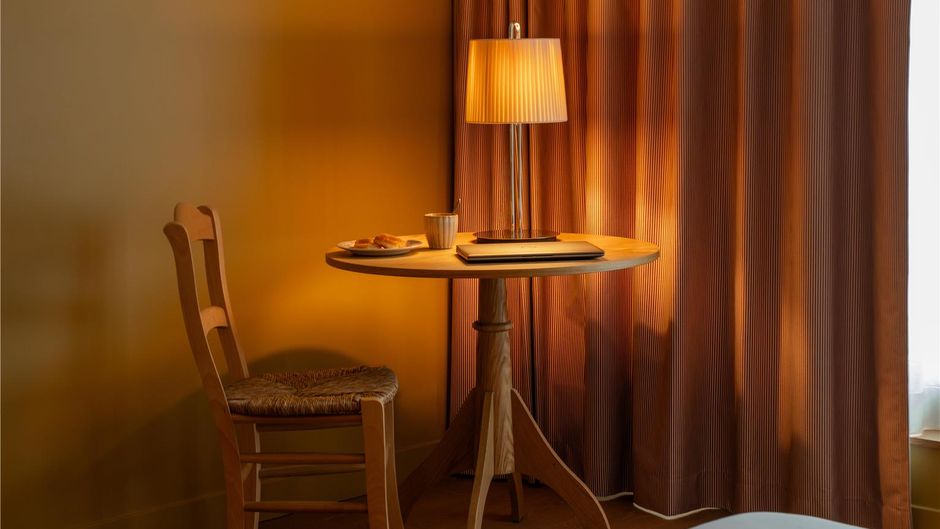 9Hotel Chelton Room