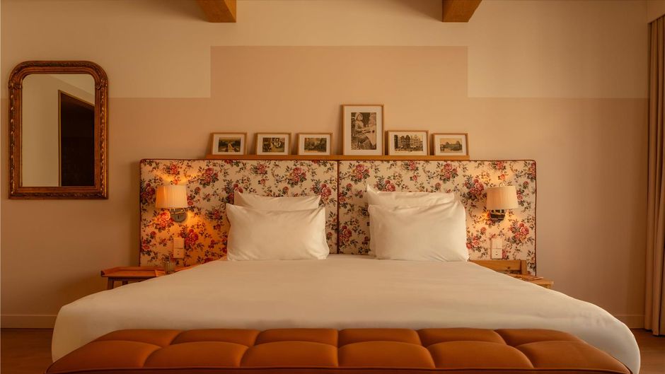 9Hotel Chelton Room