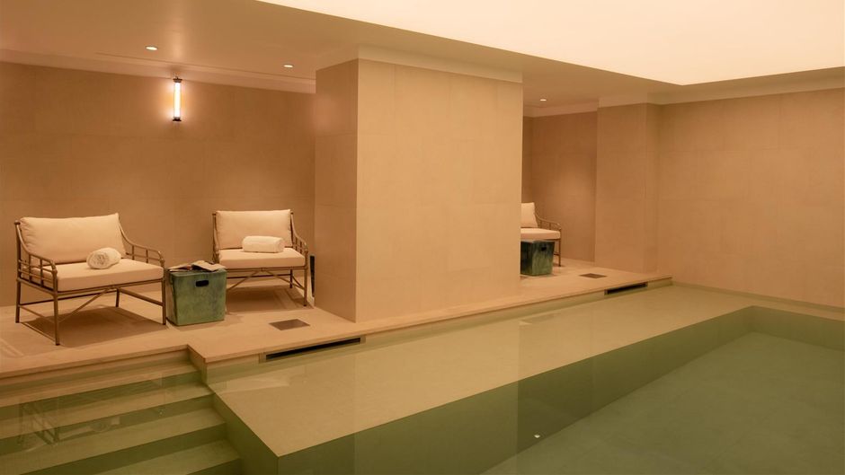 9Hotel Chelton Pool