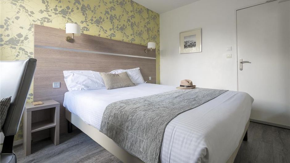 Beaujoire Hotel Room