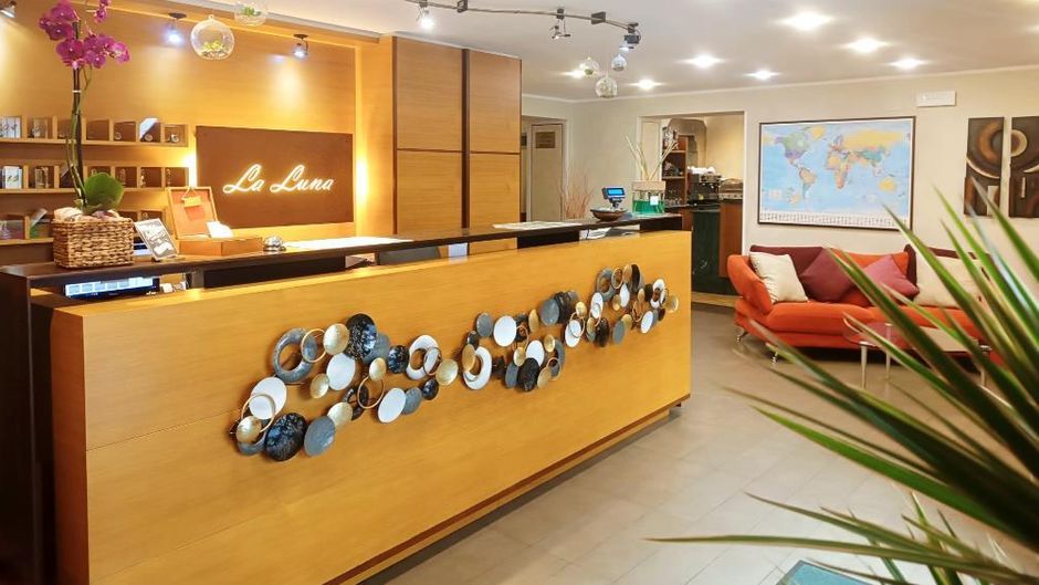 La Luna Lobby
