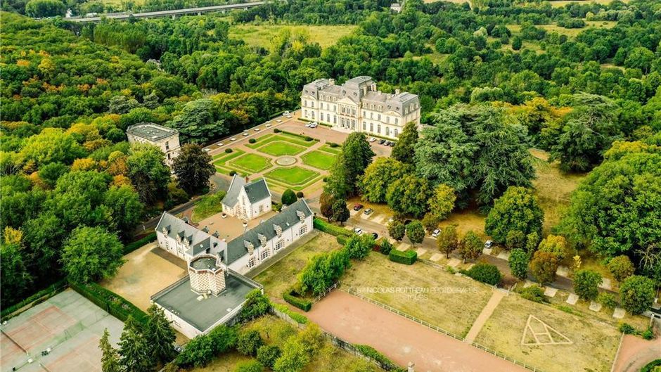 Chateau d'Artigny Exterior