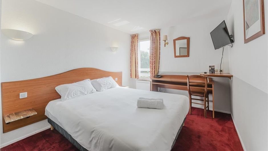 Cap Hotel Room