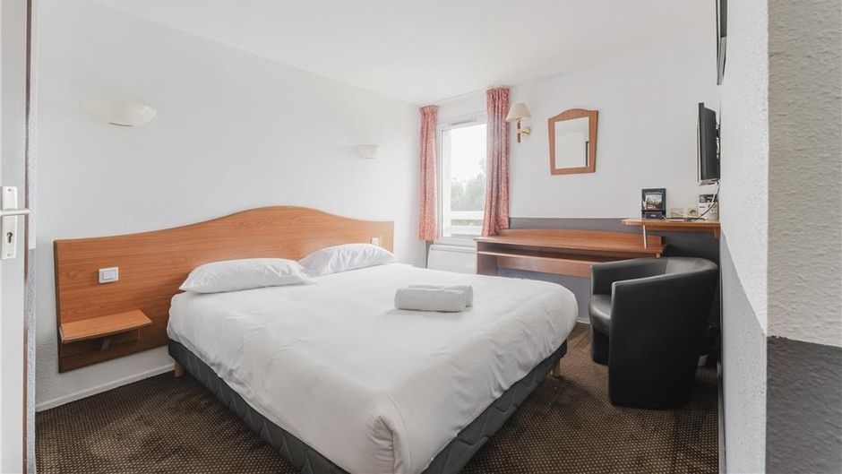 Cap Hotel Room