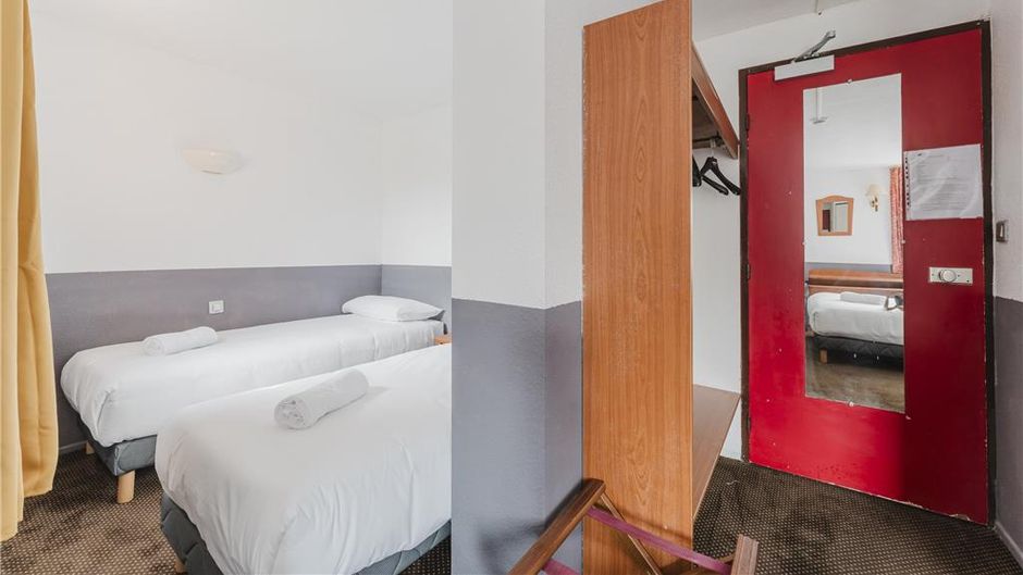 Cap Hotel Room