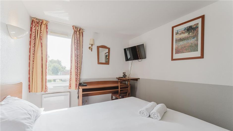 Cap Hotel Room
