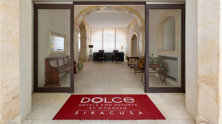 Dolce Siracusa Monasteri Golf & Spa Lobby
