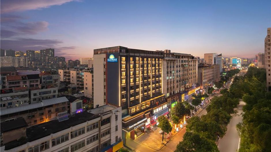 Days Inn Yueyang Train Station Exterior