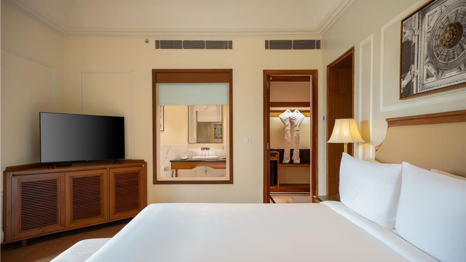 Radisson Resort Mount Abu Suite