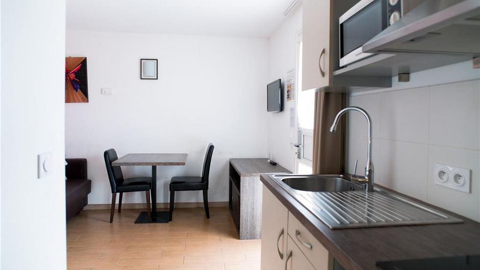 Allotel Fos-sur-Mer Room