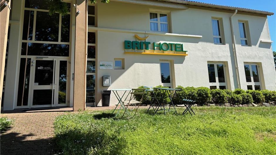 Brit Hotel Essentiel Cholet Exterior