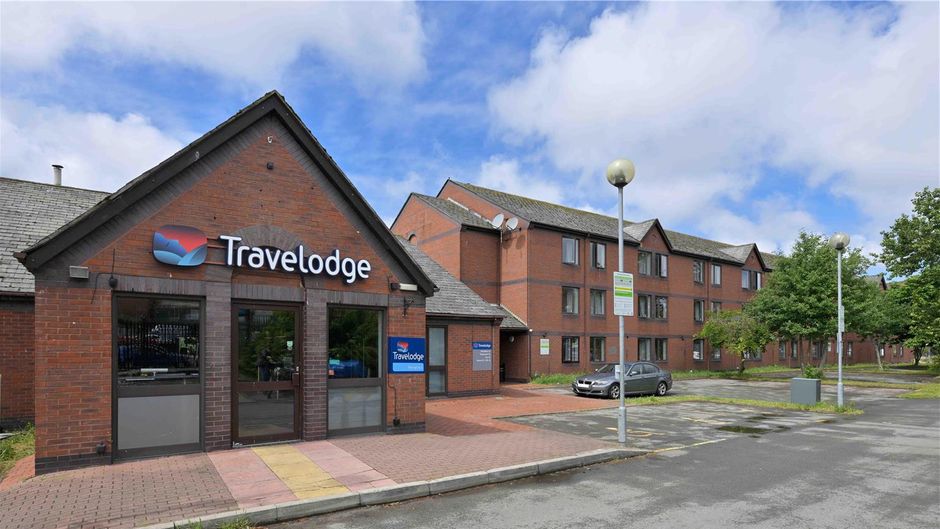 Travelodge Liverpool Central Queens Dock Exterior