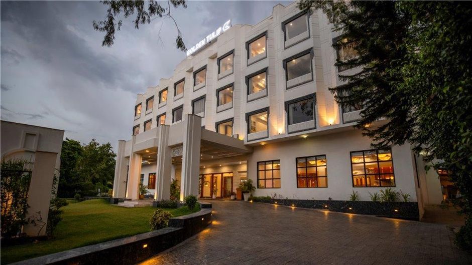 Golden Tulip Udaipur Exterior