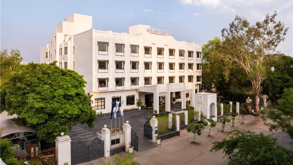 Golden Tulip Udaipur Exterior