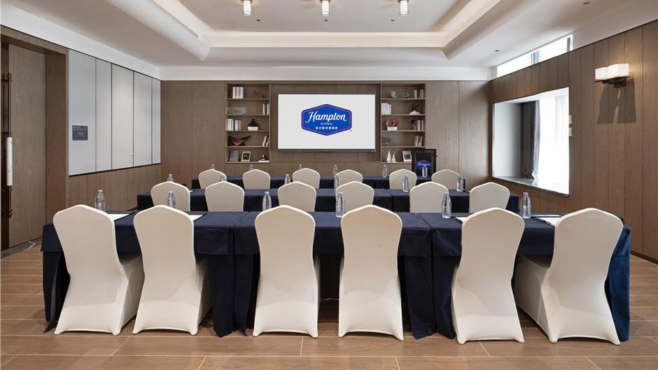 Hampton Qingdao Jinshatan Meeting