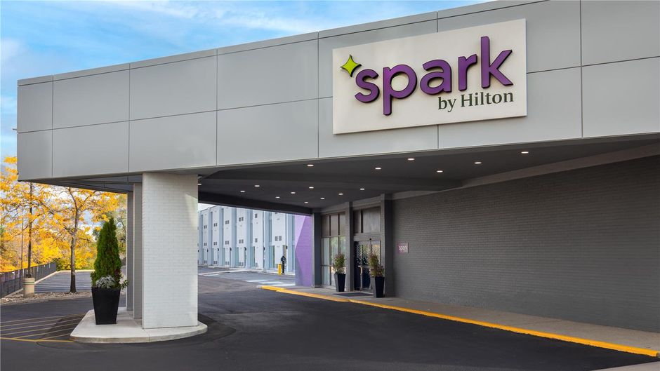 Spark by Hilton Toronto Airport Exterior