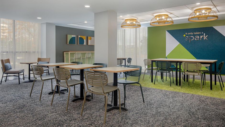 Spark by Hilton Toronto Airport Restaurant