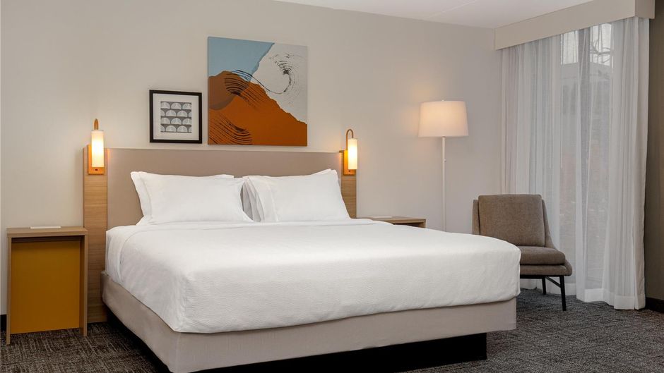 Spark by Hilton Toronto Airport Room