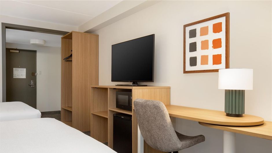 Spark by Hilton Toronto Airport Room