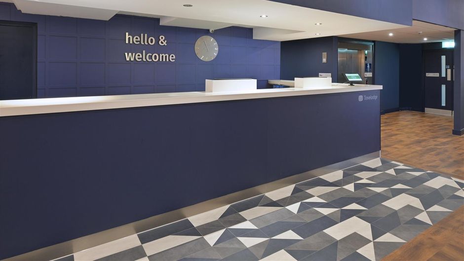 Travelodge Swindon Lobby