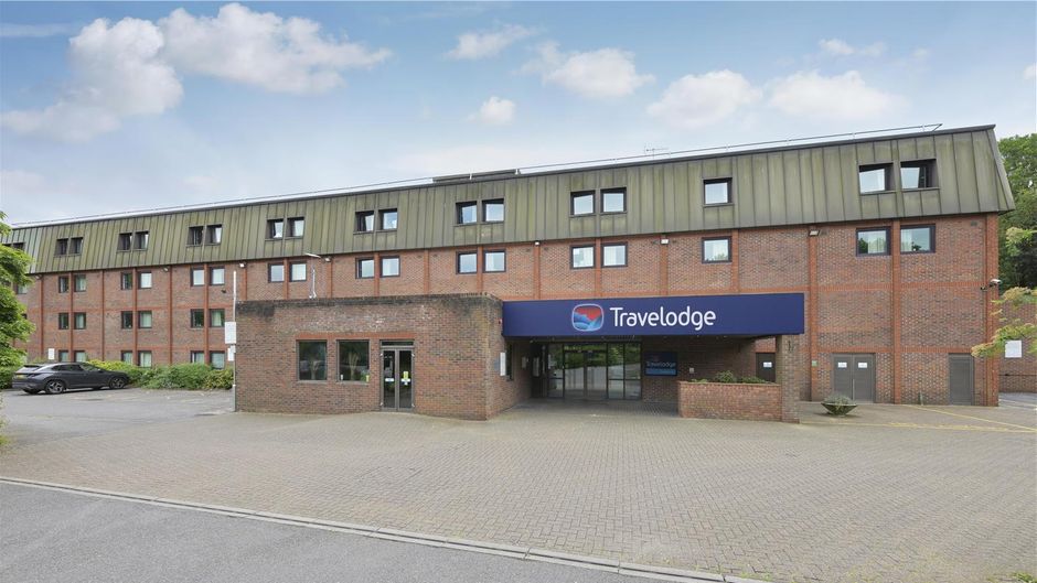 Travelodge Swindon Exterior