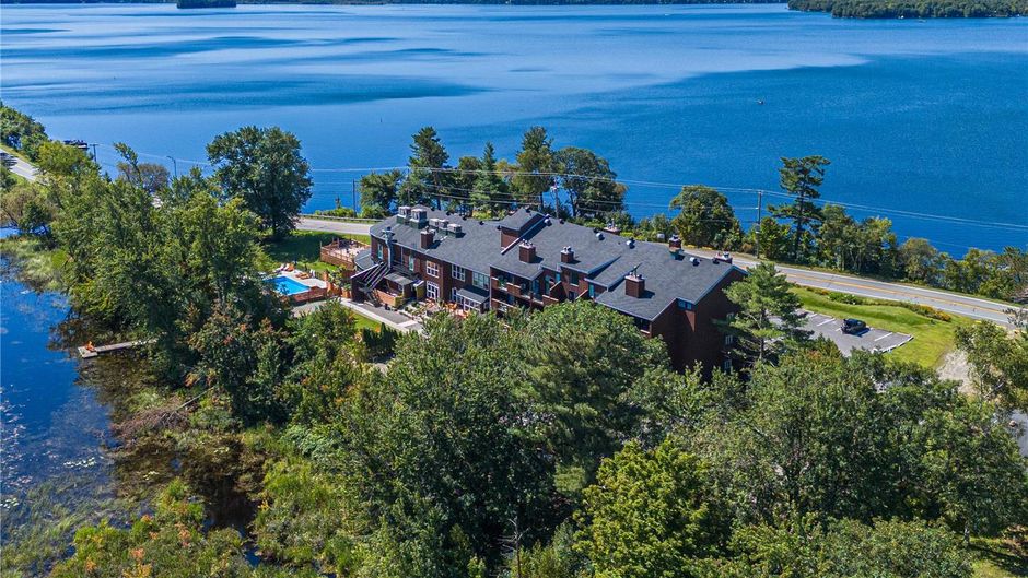 Hotel Lac-Brome Exterior