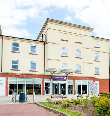 Premier Inn Stoke-Trentham Garden