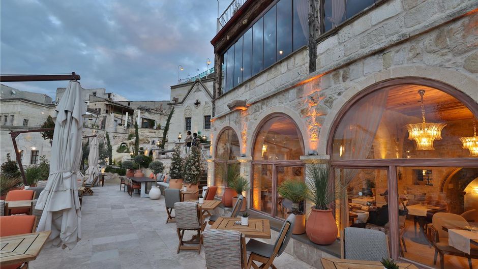 Elika Cave Suites Restaurant