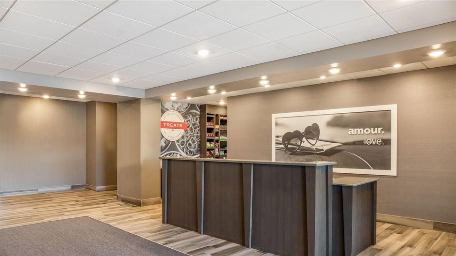 Ramada by Wyndham St. Paul AB Lobby