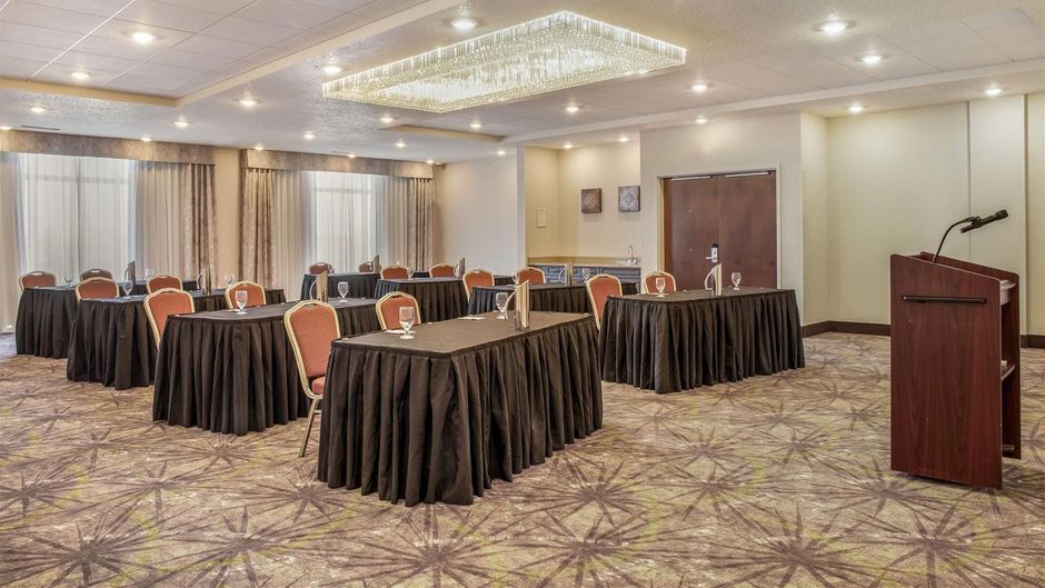 Ramada by Wyndham St. Paul AB Meeting