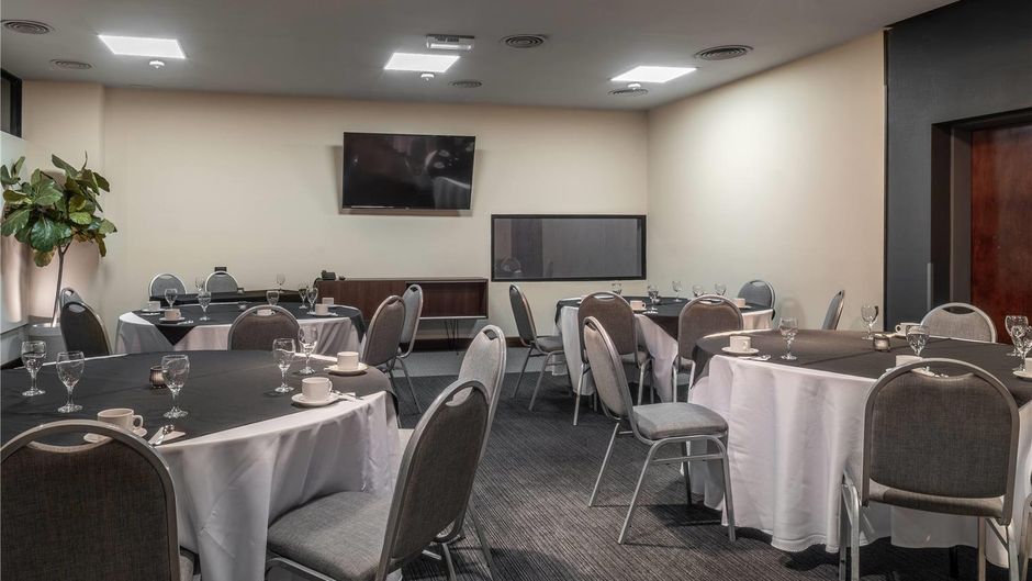 Ramada Plaza by Wyndham Tucuman Meeting